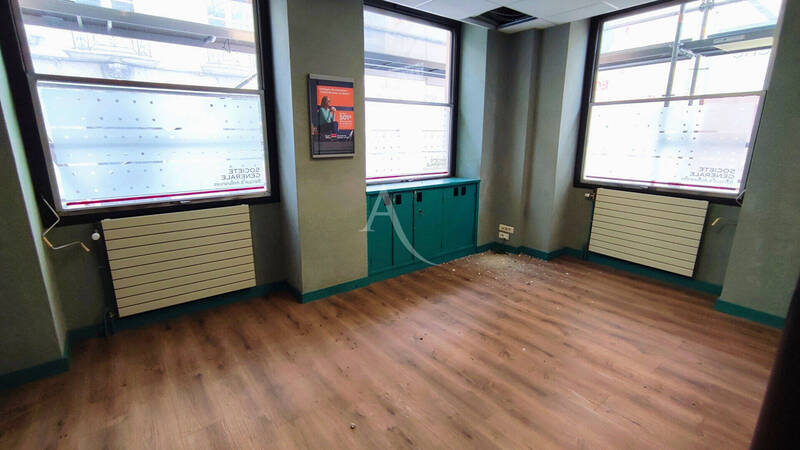 Vente local commercial à Mâcon 71000 121 000 €