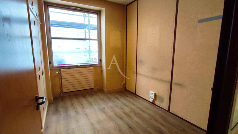 Vente local commercial à Mâcon 71000 121 000 €