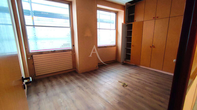 Vente local commercial à Mâcon 71000 121 000 €