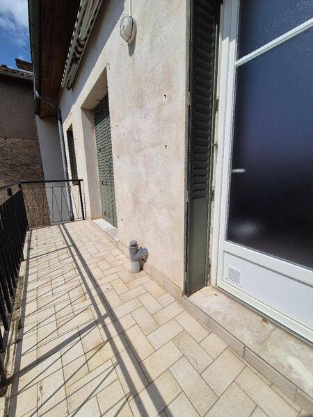 Rent apartment appartement 4 rooms 165 m² in Pont-de-Vaux 01190 4 - 740 €