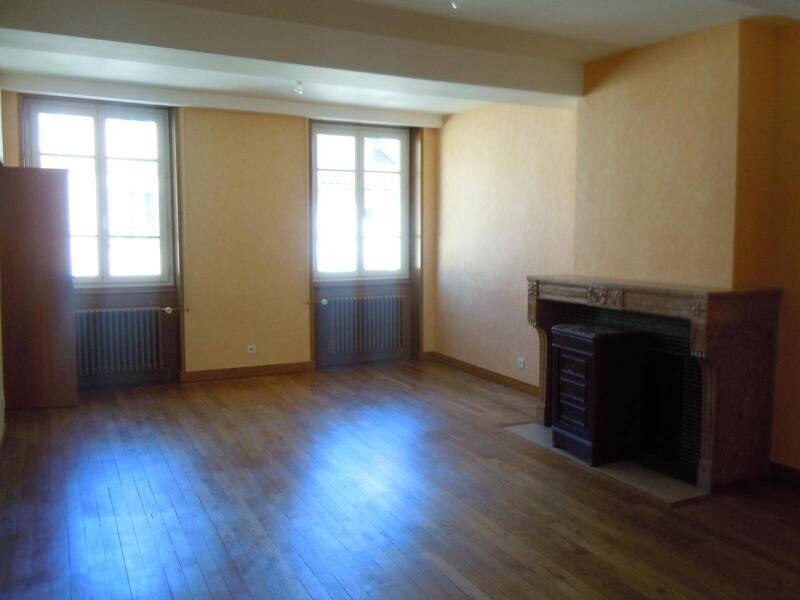 Location appartement 4 pièces 165 m² à Pont-de-Vaux 01190 4 - 740 €
