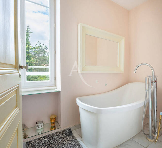Vente maison demeure de prestige 8 pièces 200 m² à Mâcon 71000