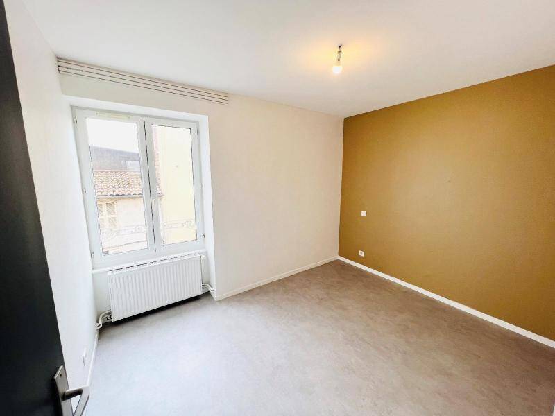 Location appartement rénové 4 pièces 72.05 m² à Mâcon 71000 4 - 636 €