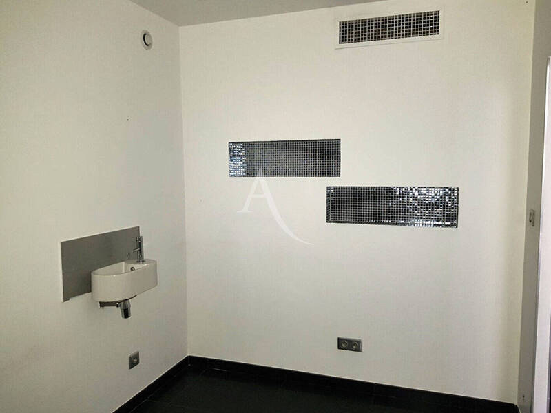 Vente local commercial à Mâcon 71000 69 500 €
