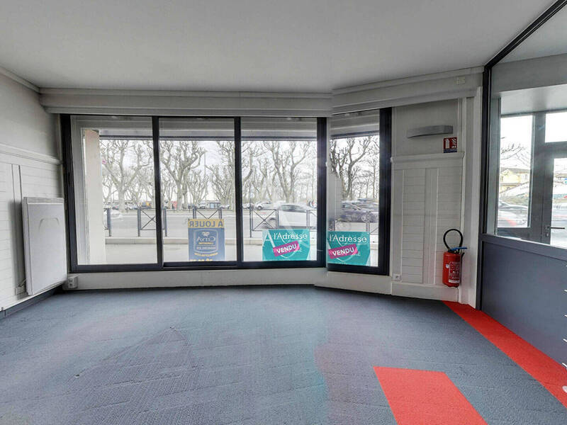 Vente bureau / local professionnel à Mâcon 71000 Centre-ville 455 000 €