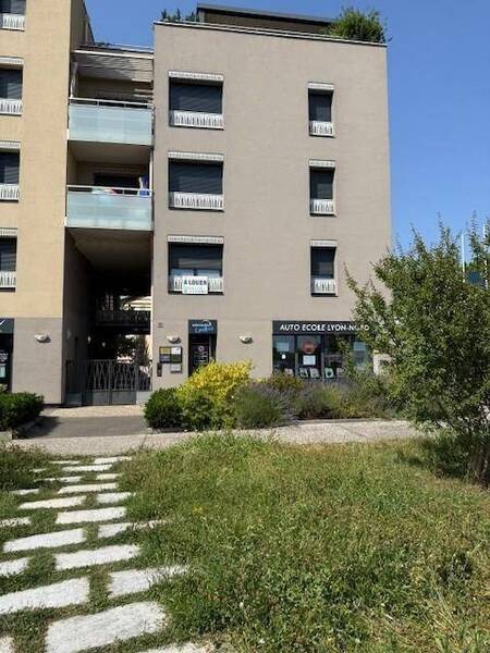 Rent professional premises locaux professionnels 2 rooms in Neuville-sur-Saône 69250 562 €