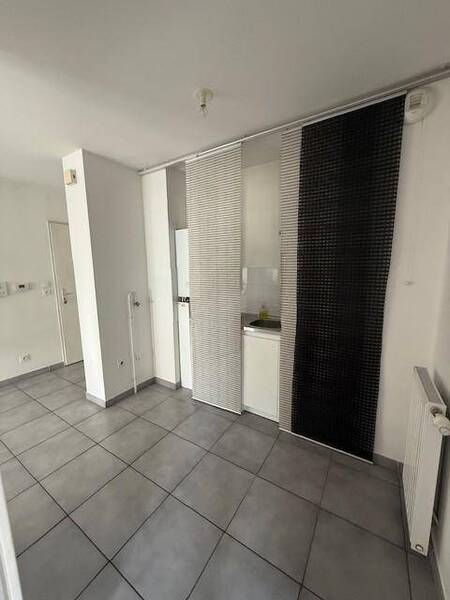 Rent professional premises locaux professionnels 2 rooms in Neuville-sur-Saône 69250 562 €