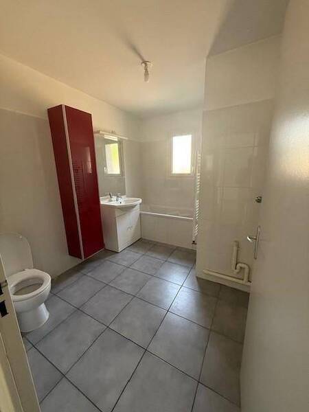 Rent professional premises locaux professionnels 2 rooms in Neuville-sur-Saône 69250 562 €