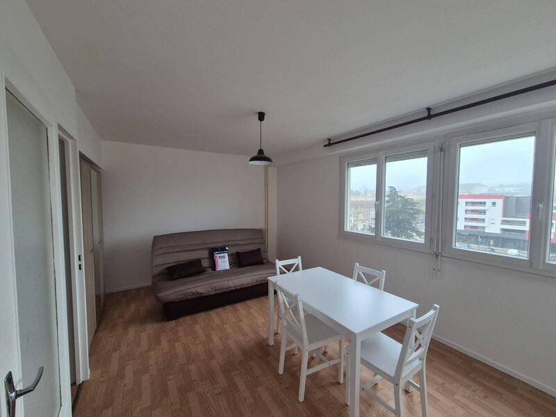Rent apartment appartement rénové 1 room 27.46 m² in Mâcon 71000 5 - 440 €