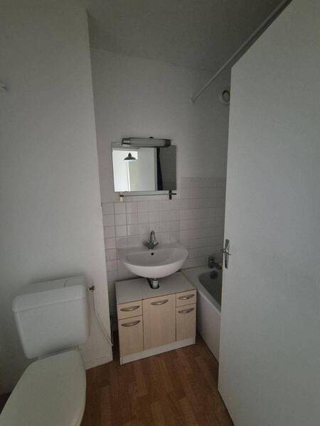 Rent apartment appartement rénové 1 room 27.46 m² in Mâcon 71000 5 - 440 €