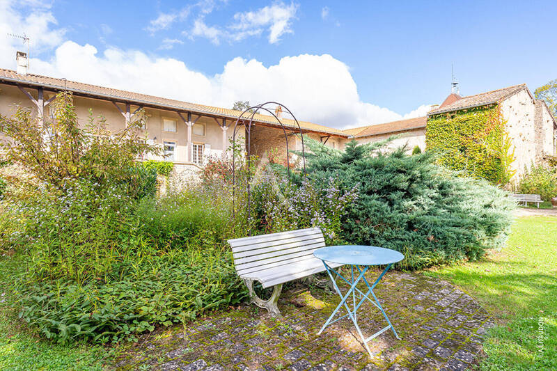 Buy house demeure de prestige 11 rooms 260 m² in Mâcon 71000