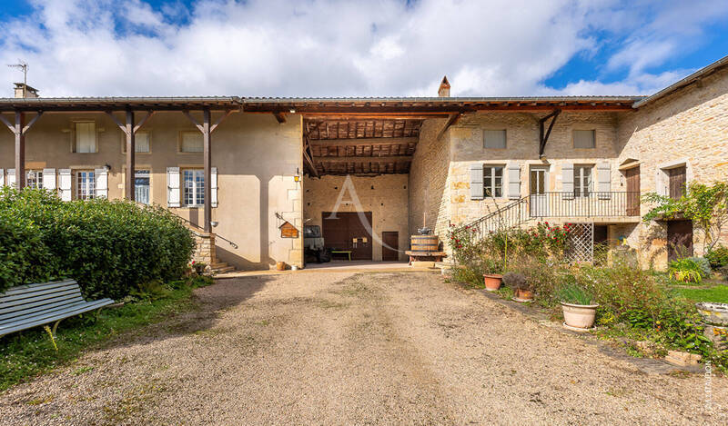 Buy house demeure de prestige 11 rooms 260 m² in Mâcon 71000