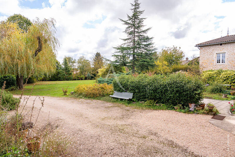 Buy house demeure de prestige 11 rooms 260 m² in Mâcon 71000