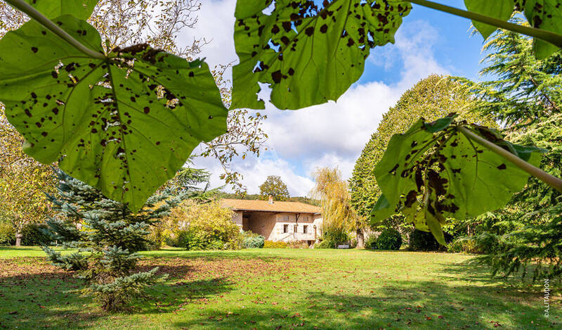 Buy house demeure de prestige 11 rooms 260 m² in Mâcon 71000