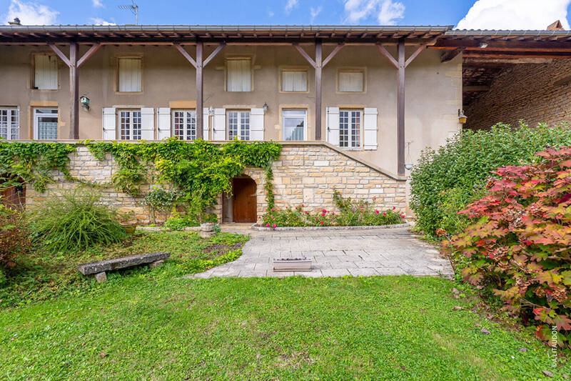 Buy house demeure de prestige 11 rooms 260 m² in Mâcon 71000