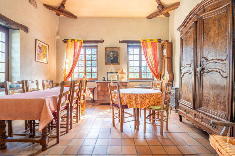 Buy house demeure de prestige 11 rooms 260 m² in Mâcon 71000