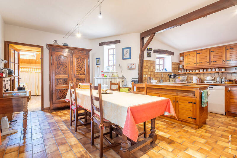 Buy house demeure de prestige 11 rooms 260 m² in Mâcon 71000