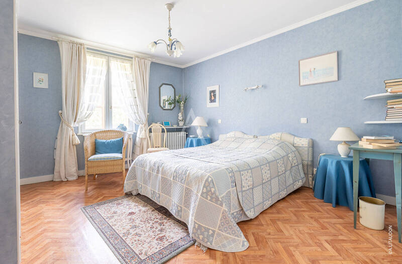 Buy house demeure de prestige 11 rooms 260 m² in Mâcon 71000