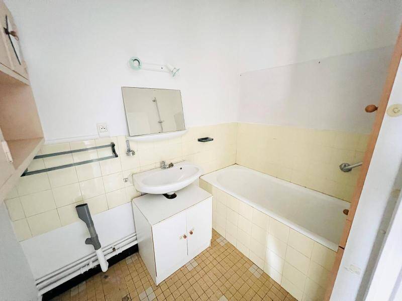 Rent apartment appartement 3 rooms 66.73 m² in Mâcon 71000 4 - 680 €