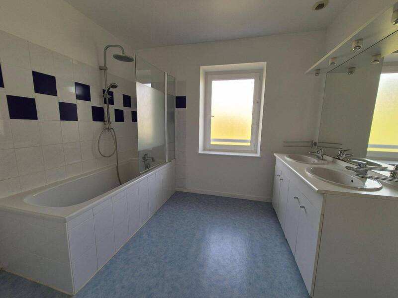 Location appartement 6 pièces 176 m² à Chénas 69840 6 - 1 230 €