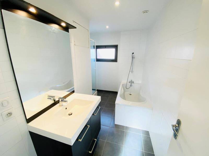 Rent apartment appartement 98.36 m² in Saint-Laurent-sur-Saône 01750 - 795 €