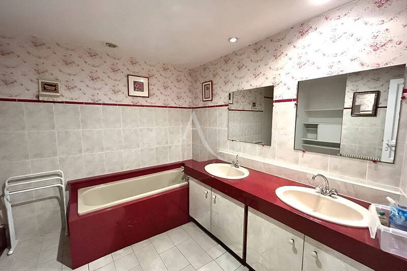 Buy apartment appartement 4 rooms 143.96 m² in Mâcon 71000