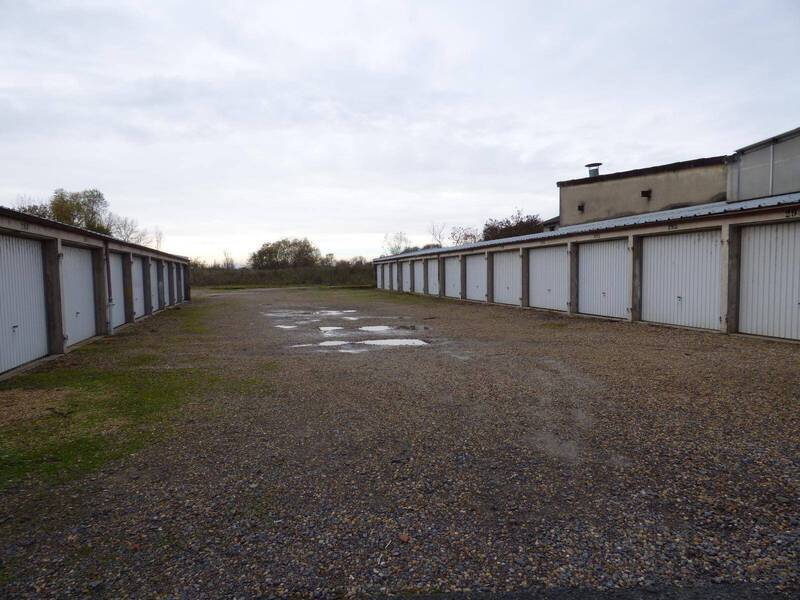Location garage - parking parking à Crottet 01290 - 72 €