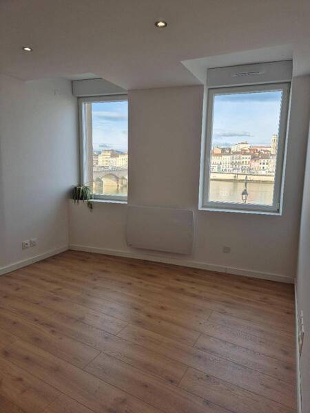 Location appartement rénové 4 pièces 92.07 m² à Saint-Laurent-sur-Saône 01750 5 - 890 €