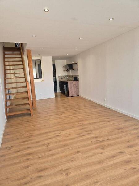 Location appartement rénové 4 pièces 92.07 m² à Saint-Laurent-sur-Saône 01750 5 - 890 €