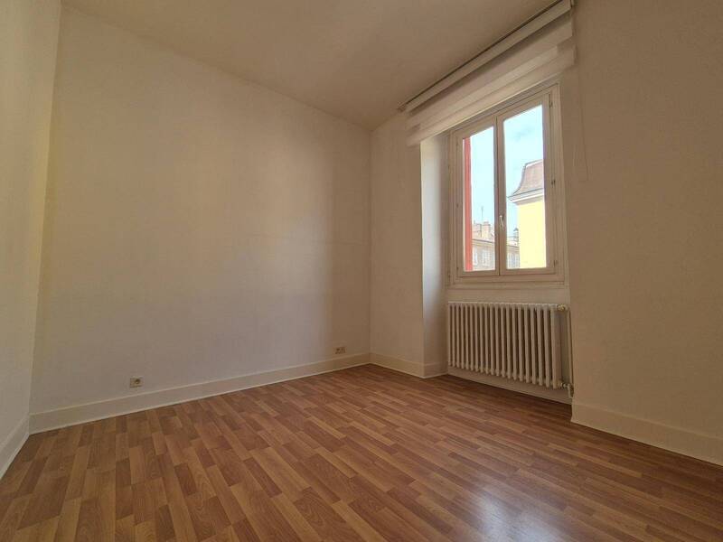 Rent apartment appartement 4 rooms 107.07 m² in Mâcon 71000 4 - 800 €