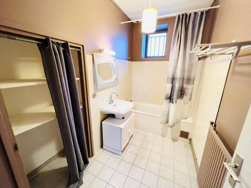 Rent apartment appartement 5 rooms 99.1 m² in Varennes-lès-Mâcon 71000 5 - 690 €