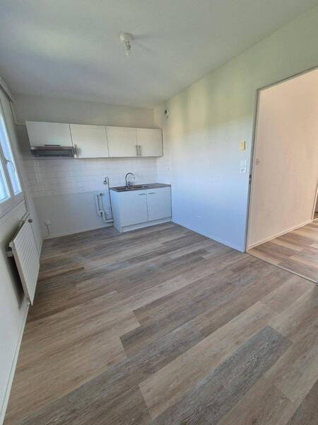 Rent apartment appartement rénové 4 rooms 81.72 m² in Charnay-lès-Mâcon 71850 5 - 795 €