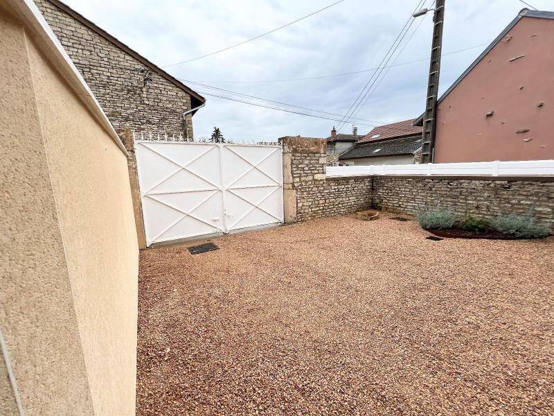 Location maison de village 4 pièces 83.78 m² à Viré 71260 5 - 875 €