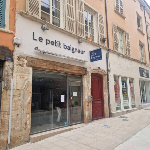 Location local boutique à Mâcon 71000 775 €