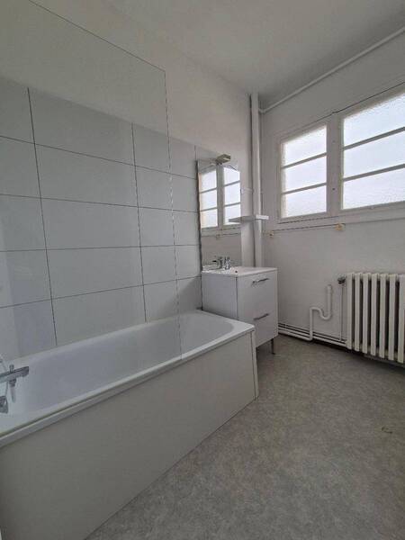 Rent apartment appartement 3 rooms 67 m² in Charnay-lès-Mâcon 71850 4 - 690 €