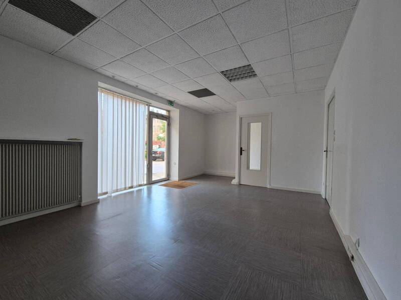 Rent professional premises boutique in Mâcon 71000 1 000 €