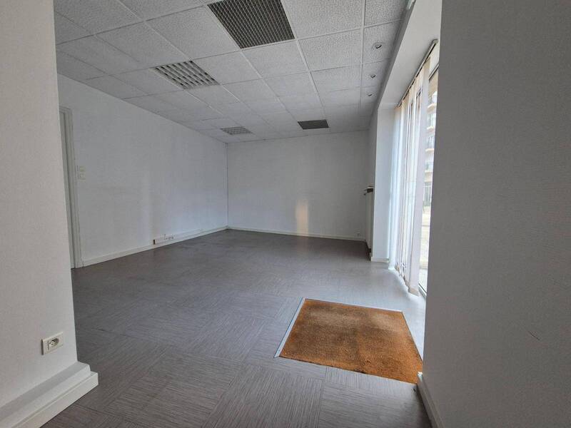 Rent professional premises boutique in Mâcon 71000 1 000 €
