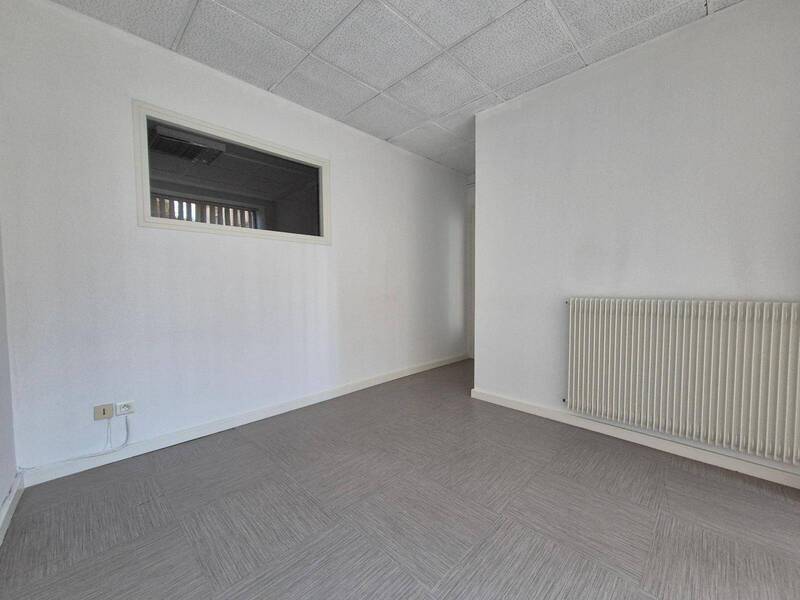 Rent professional premises boutique in Mâcon 71000 1 000 €