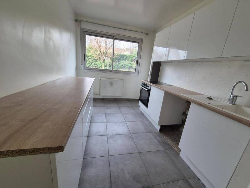 Rent apartment appartement 3 rooms 75.2 m² in Mâcon 71000 - 770 €