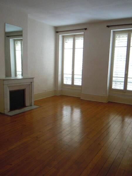 Rent apartment appartement rénové 3 rooms 83.66 m² in Cluny 71250 4 - 720 €