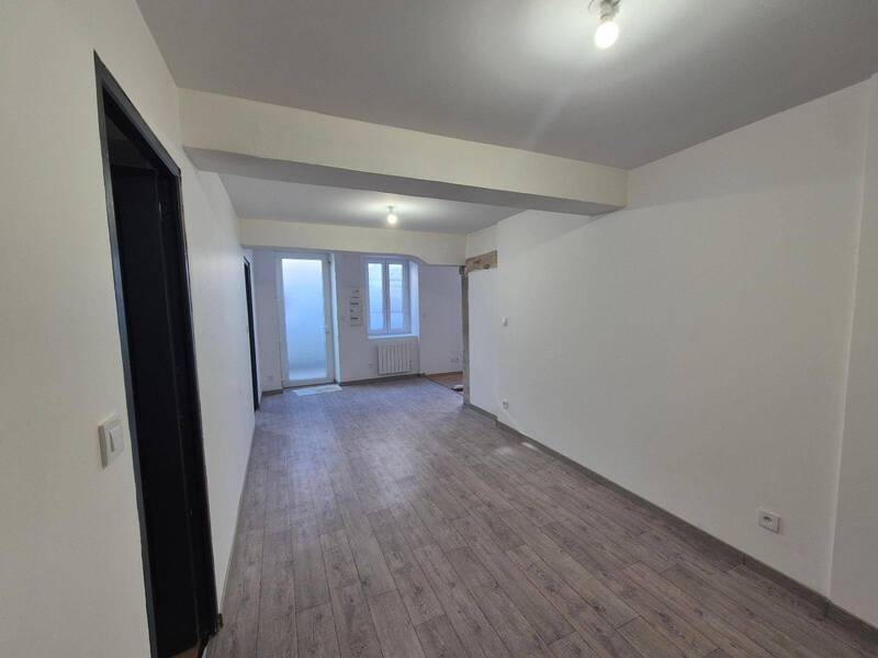 Location appartement rénové 3 pièces 57.87 m² à Thoissey 01140 4 - 690 €