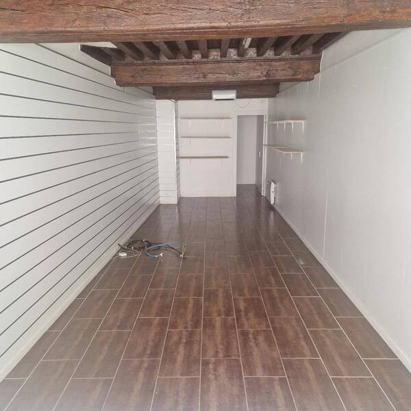 Location local boutique à Mâcon 71000 609 €