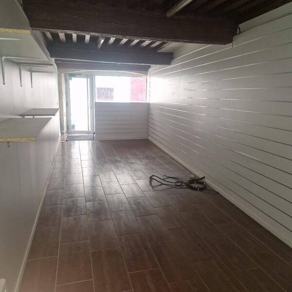 Location local boutique à Mâcon 71000 609 €
