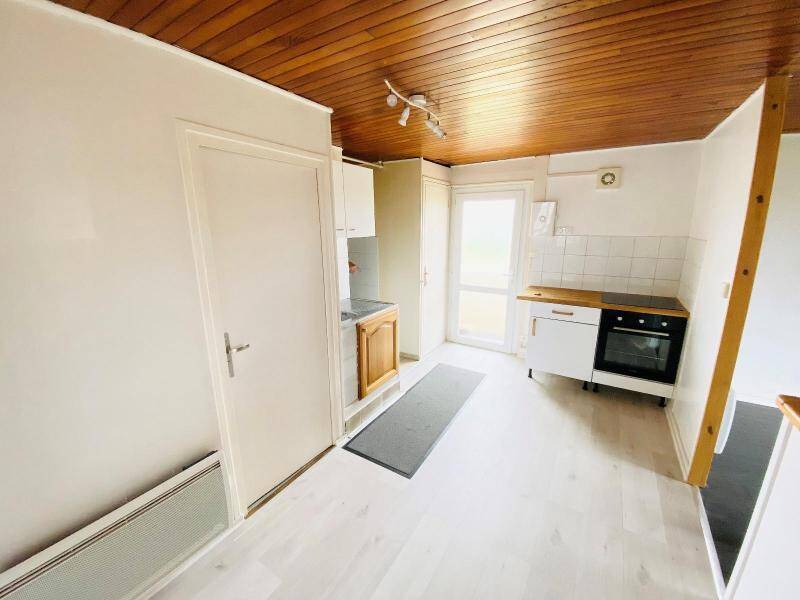 Rent apartment appartement rénové 3 rooms 61 m² in Feillens 01570 5 - 580 €