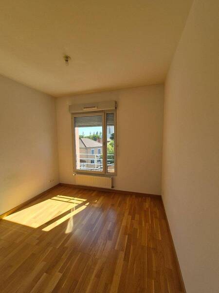 Location appartement récent 2 pièces 50 m² à Mâcon 71000 4 - 705 €