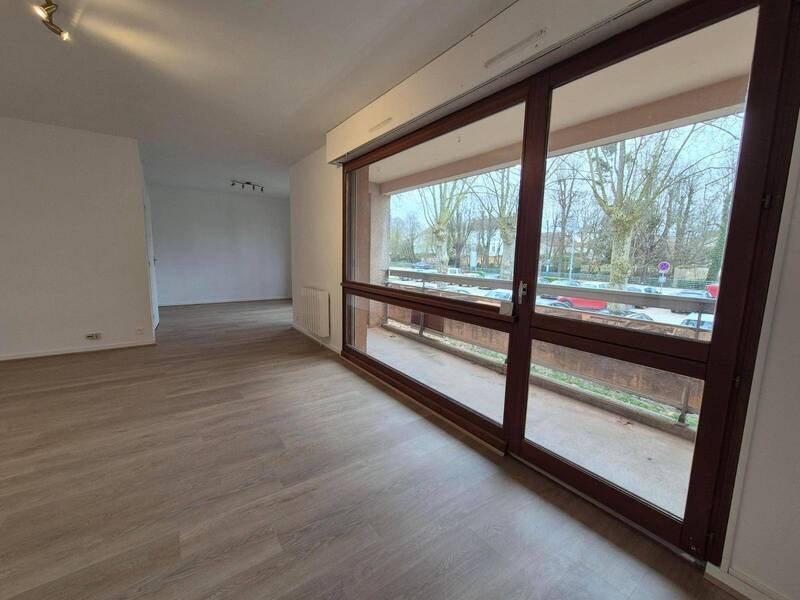 Location appartement rénové 4 pièces 82.07 m² à Pont-de-Veyle 01290 4 - 880 €