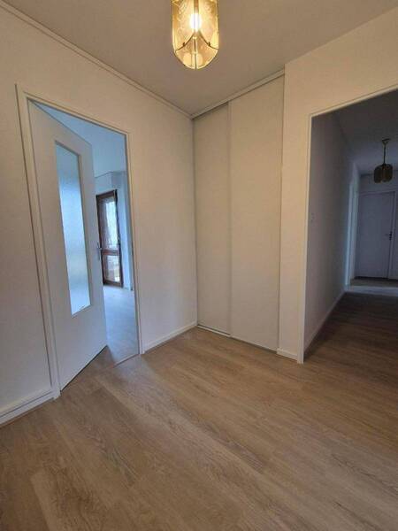Location appartement rénové 4 pièces 82.07 m² à Pont-de-Veyle 01290 4 - 880 €