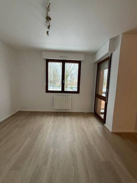 Rent apartment appartement rénové 4 rooms 82.07 m² in Pont-de-Veyle 01290 4 - 915 €