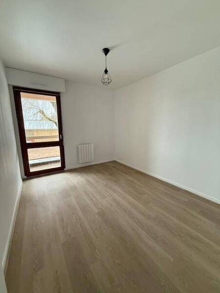 Rent apartment appartement rénové 4 rooms 82.07 m² in Pont-de-Veyle 01290 4 - 915 €