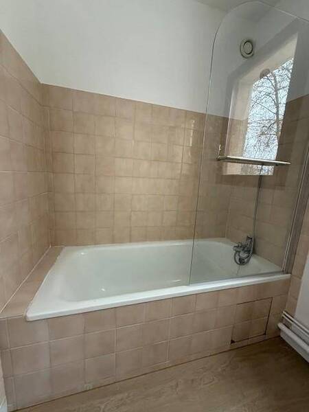 Rent apartment appartement rénové 4 rooms 82.07 m² in Pont-de-Veyle 01290 4 - 915 €